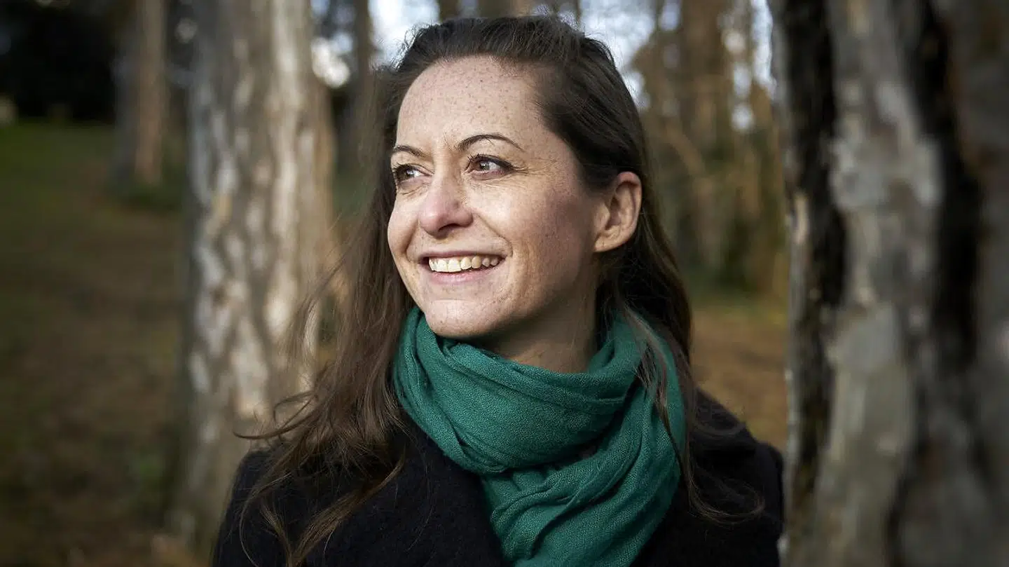 Det er ikke noget tilfælde, at Botanisk Haves træer danner baggrund for billedet af 39-årige Tine Thygesen. Hun er stor tilhænger af træplantning og støtter aktivt projekter og virksomheder, der har fokus på det samme.