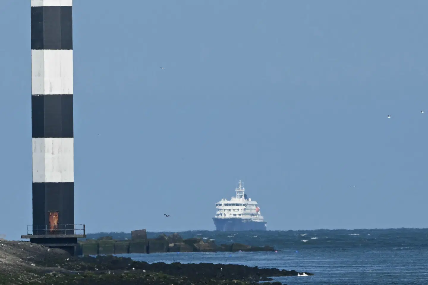 Krydstogtskibet MV "Hondius" på vej mod Rotterdam.