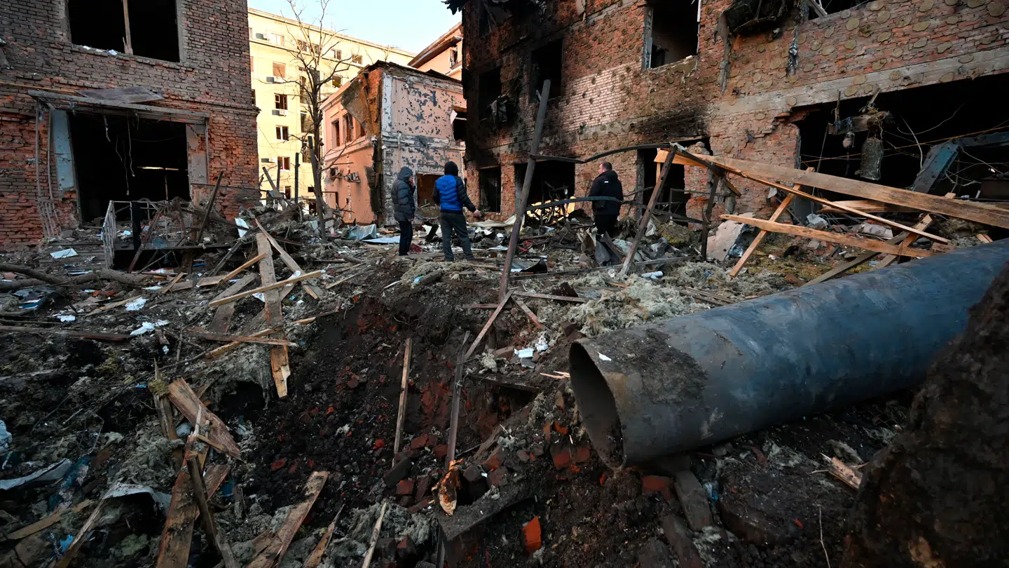 Ødelæggelserne efter et kombineret Shaheddrone- og missilangreb på den ukrainske storby Kharkiv. Rusland har for nylig ændret måden, hvorpå de bruger den frygtede Shahed-selvmordsdrone, fortæller ekspert.
