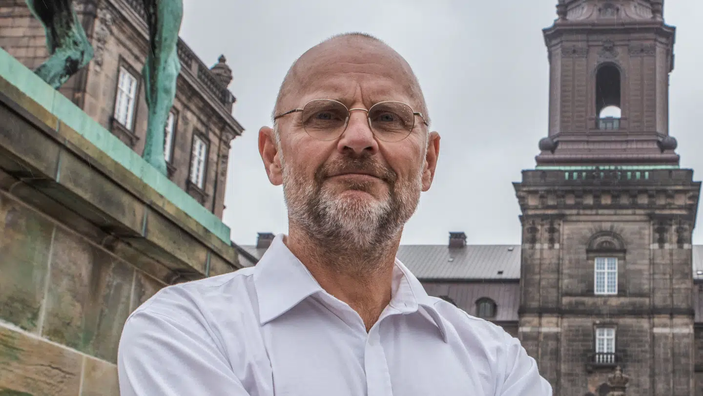 For at Mette Frederiksen kan forsvar at gå med i en ny midterregering, kræver det, at der er en social balance i regeringsgrundlaget, siger Henrik Qvortrup.
