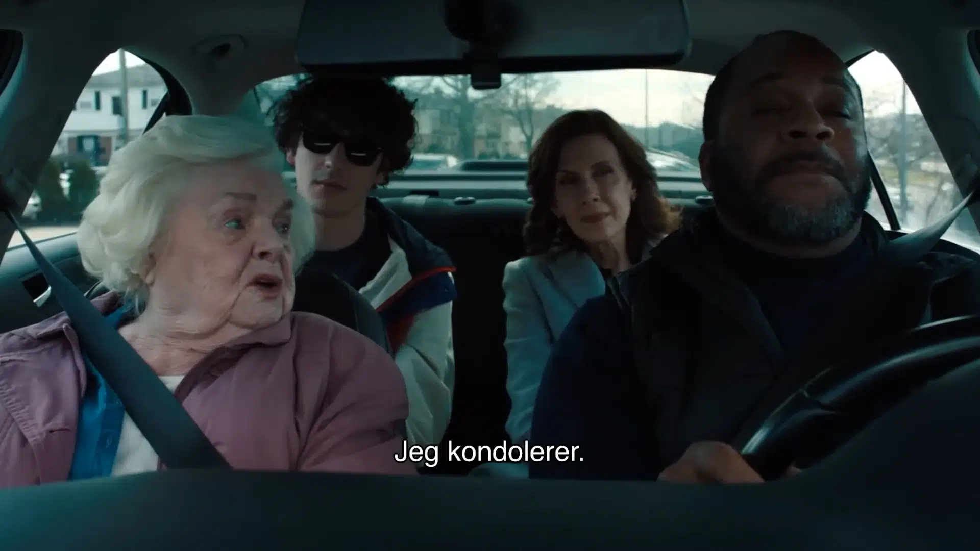 Hun er 96 år og »kommer til« at stikke en forfærdelig løgn i rørende debutfilm fra en af Hollywoods store stjerner