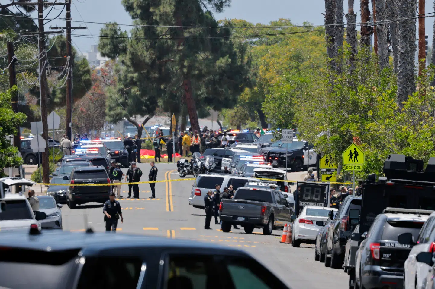 Politiet rykkede talstærkt ud til en moské i San Diego efter meldinger om et skyderi, hvor flere blev dræbt.