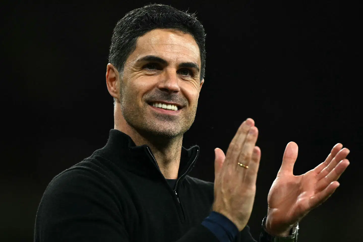 Arsenal med cheftræner Mikel Arteta i spidsen vandt mandag aften over Burnley i Premier League. Hvis Manchester City ikke vinder over Bournemouth tirsdag, er Arsenal engelske mestre.