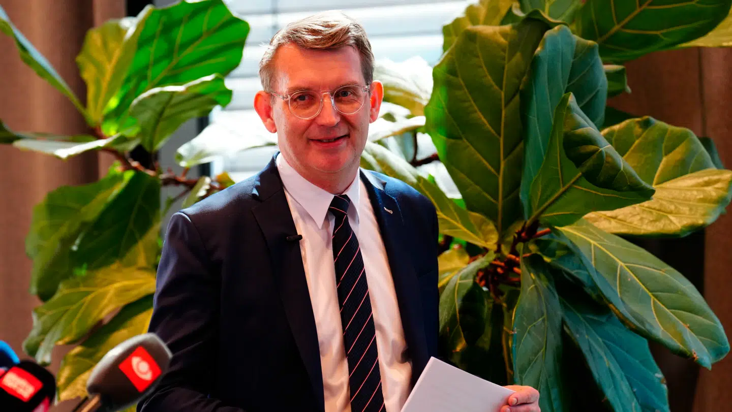 Kongelig undersøger Troels Lund Poulsen (V) ved dagens pressemøde i København.