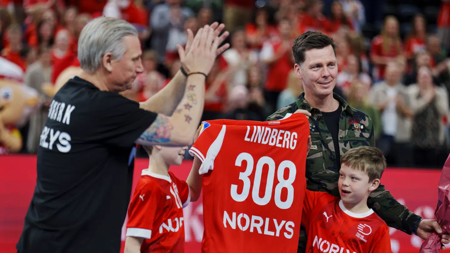 Hans Lindberg blev hyldet for en lang landsholdskarriere i marts i Royal Arena.