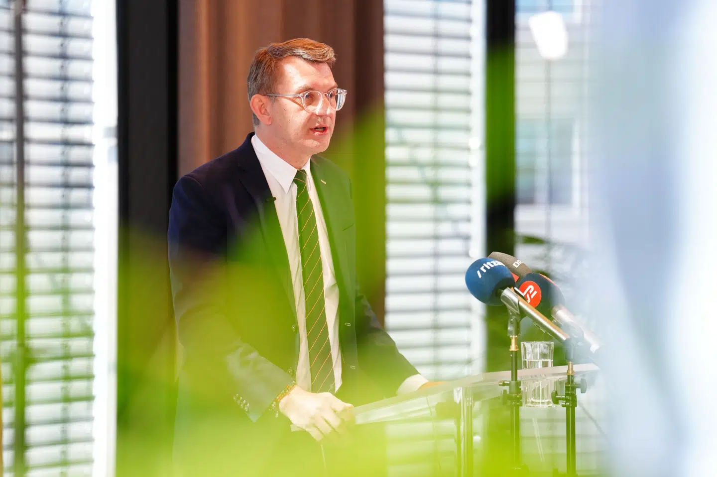 Kongelig undersøger Troels Lund Poulsen giver status på de igangværende regeringsforhandlinger på Hotel Scandic Spectrum i København.