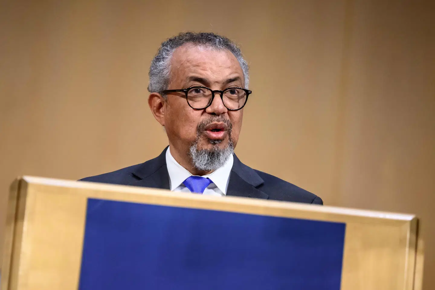 WHO's generalsekretær, Tedros Adhanom Ghebreyesus, siger på et møde tirsdag, at han er meget bekymret over ebolaepidemiens omfang og spredning. (Arkivfoto).