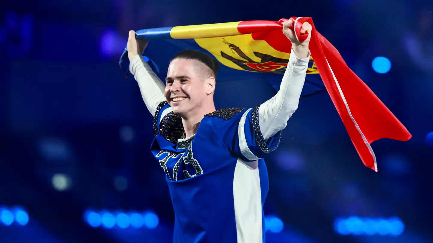 Moldova stillede op med sangen 'Viva Moldova!', som blev sunget af Satoshi.