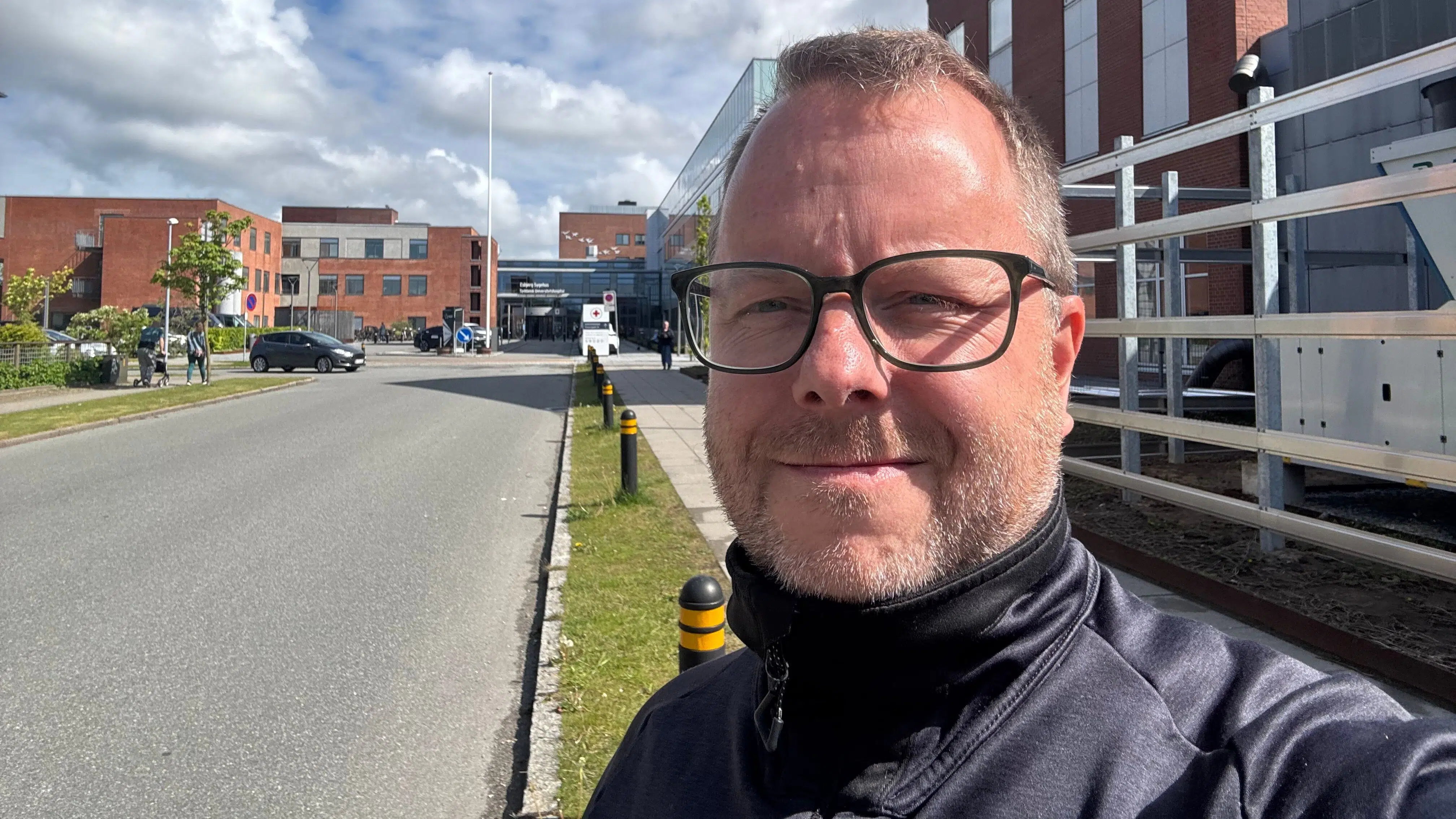 Rasmus fik frakendt sit kørekort efter mindre uheld som ambulancefører: 'Det er urimeligt'