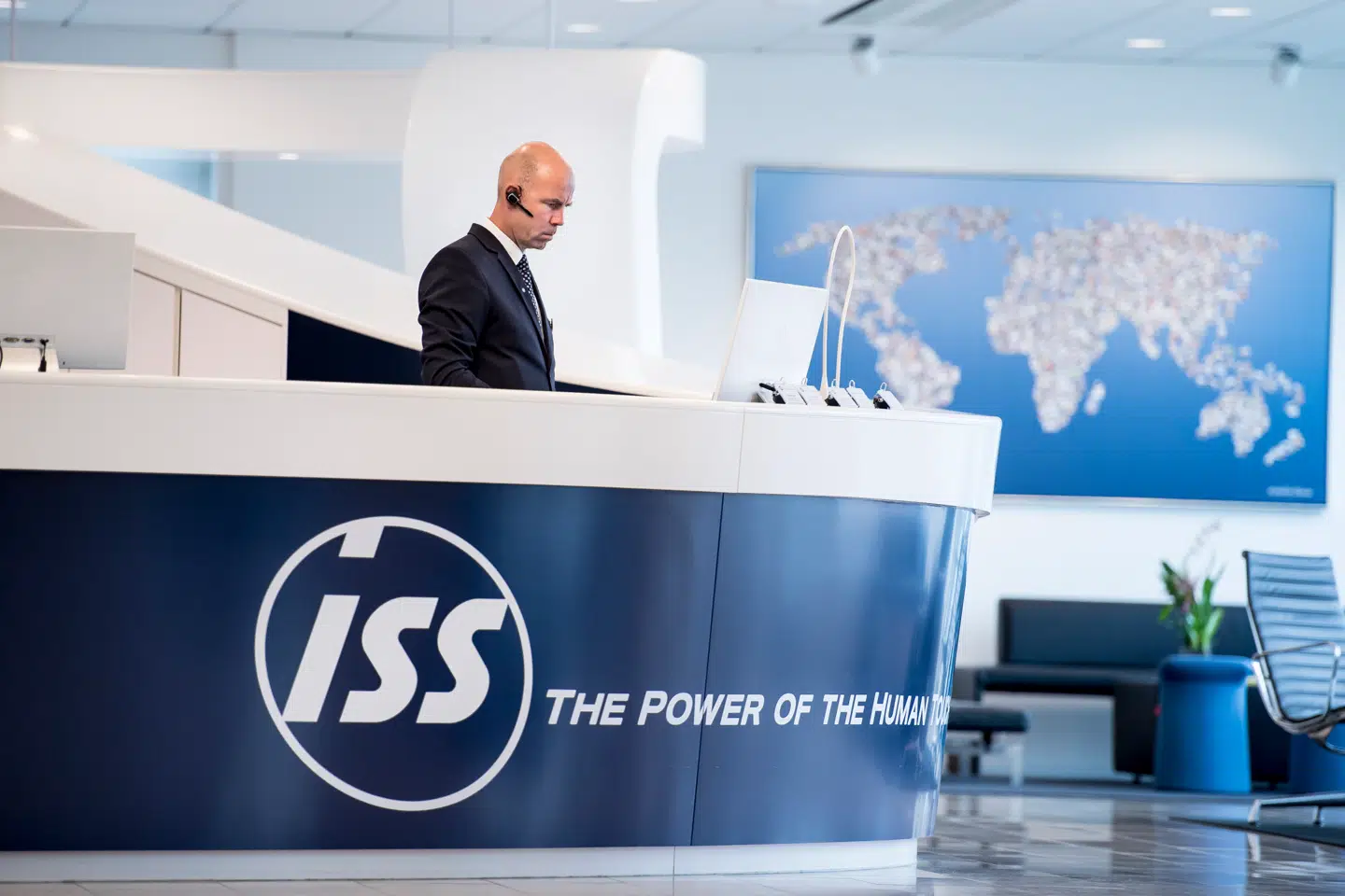 ISS udbyder en række services til virksomheder, der derved kan udlicitere en række opgaver.