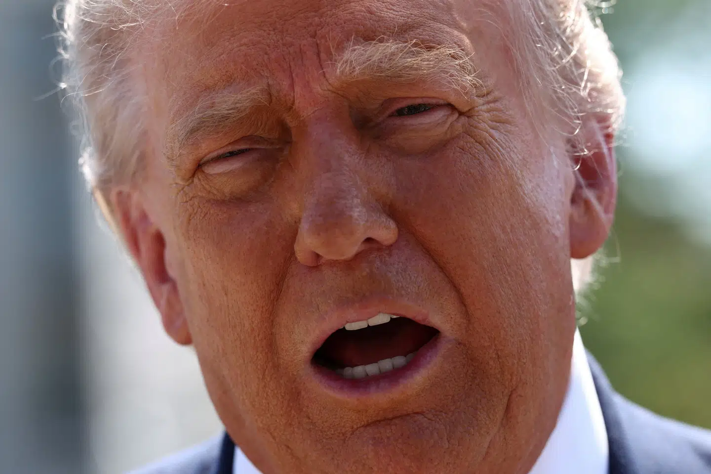Præsident Donald Trump siger tirsdag, at hvis der ikke falder en aftale på plads mellem USA og Iran inden for de kommende dage, vil USA muligvis genoptage sine angreb mod Iran.