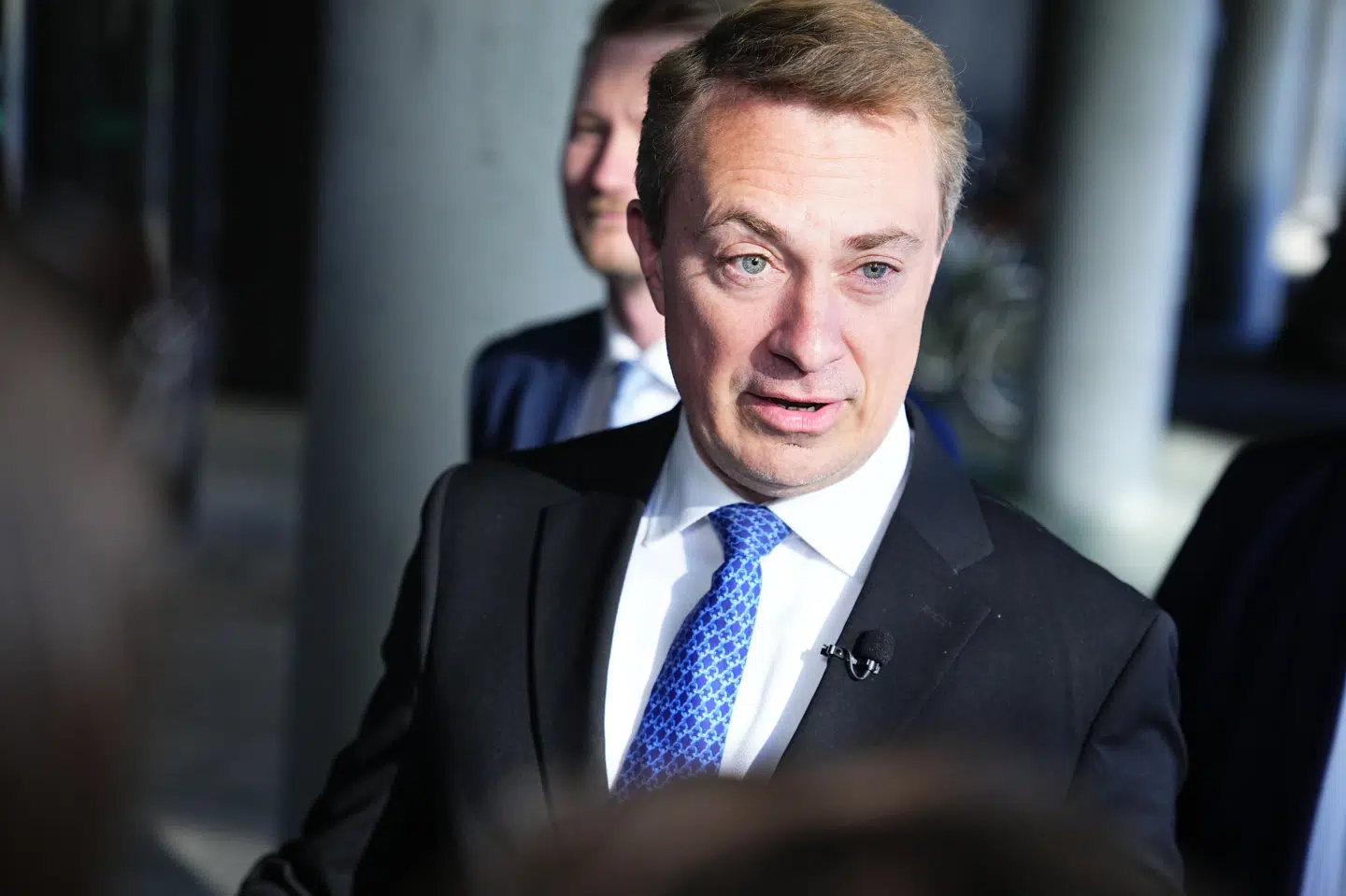 Der blev ikke mulighed for at spørge Morten Messerschmidt om de politiske indrømmelser om blandt andet klima og udviklingsbistand, som Dansk Folkeparti er klar til at give, for at en VLAK-regering kan blive dannet. DF-formanden gik til forhandlinger uden at svare på spørgsmål.
