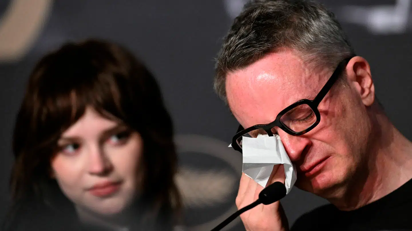 Nicolas Winding Refn brød sammen i gråd under pressemødet i Cannes. Her fortalte han, hvor dan han for tre år siden var død i 25 minutter.