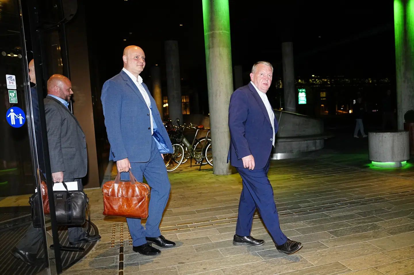 Lars Løkke Rasmussen (M) opfatter stadig en mulig VLAK-regering som en prøveballon, der ikke kan flyve. Men en midterregering ser han gerne blive en realitet.