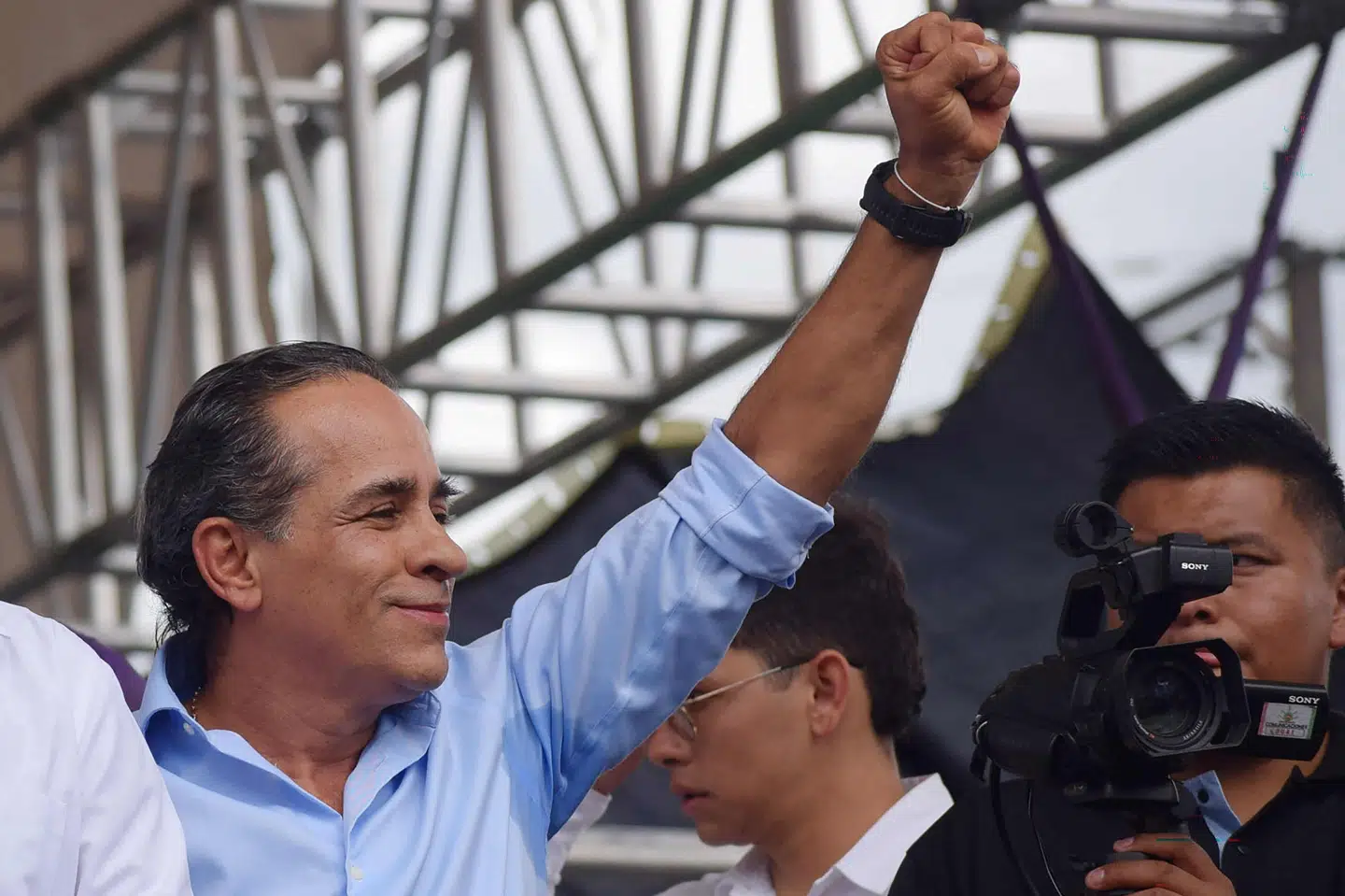 Medlemmer fra en narkobande skød tirsdag på en bil, hvor den colombianske senator Alexander Lopez skulle have siddets, skriver Colombias præsident, Gustavo Petro. Lopez var af sikkerhedsmæssige årsager placeret i en anden bil. (Arkivfoto).