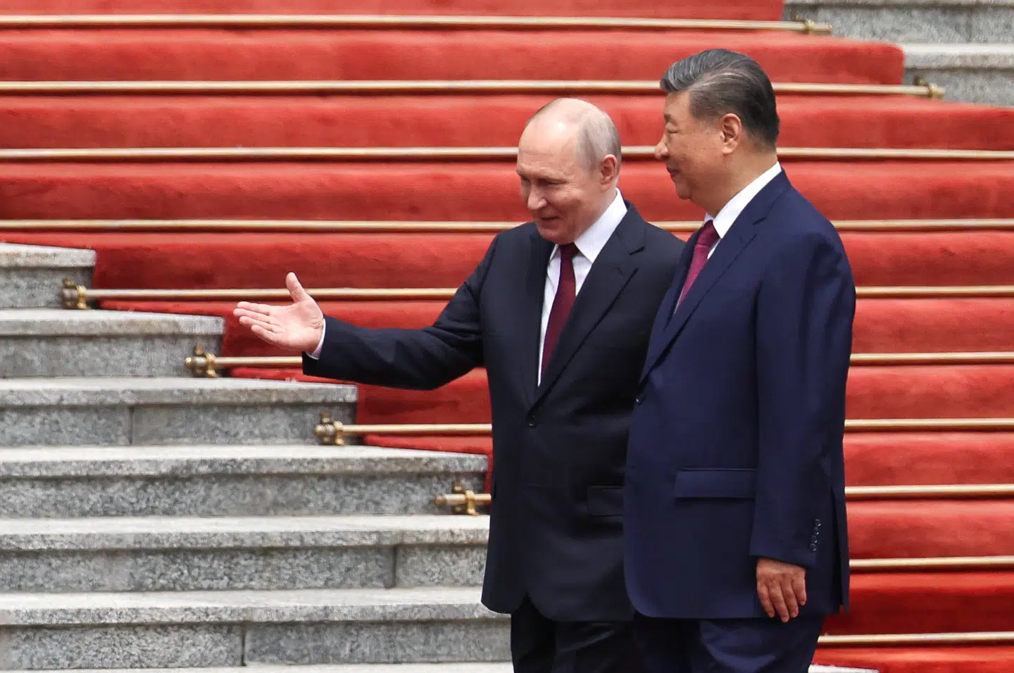 Den russiske præsident, Vladimir Putin, har ifølge BBC indledt med at byde Xi Jinping velkommen til Rusland næste år.