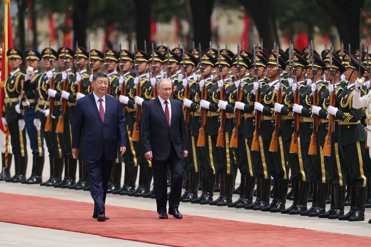Et militærorkester spillede både den russiske og den kinesiske nationalsang, da Kinas præsident, Xi Jinping, onsdag tog imod Ruslands Vladimir Putin i Beijing.