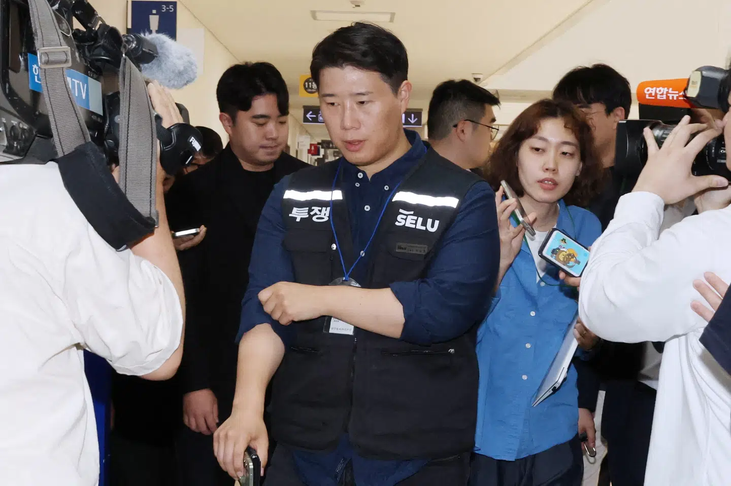 Choi Seung-ho, der er leder for en fagforening for ansatte hos Samsung Electronics, beklager, at et mæglingsforslag fra Sydkoreas regering er blevet nedstemt. Det betyder, at 48.000 ansatte kan gå i strejke fra torsdag. (Arkivfoto).