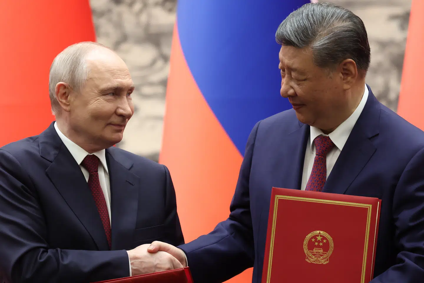 Ruslands præsident. Vladimir Putin. og Kinas præsident. Xi Jinping, har fornyet en 25 år gammel venskabstraktat. Men der er en anden aftale, hvor Kina nu har holdt Rusland hen i 20 år.