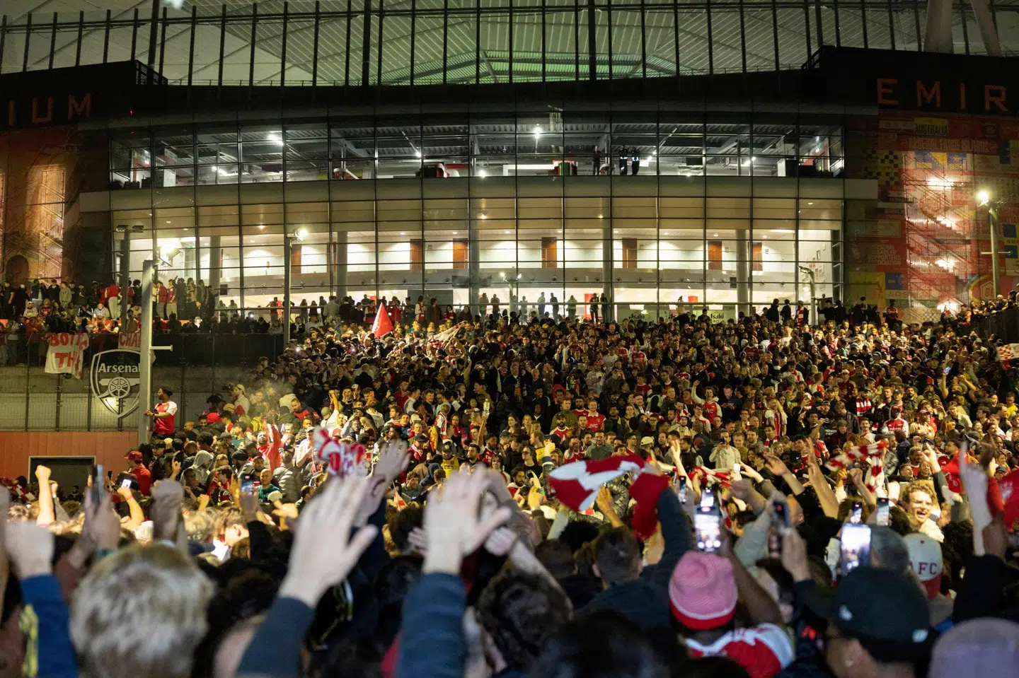 Arsenals fans fejrede tirsdag og natten til onsdag klubbens første mesterskab i 22 år.