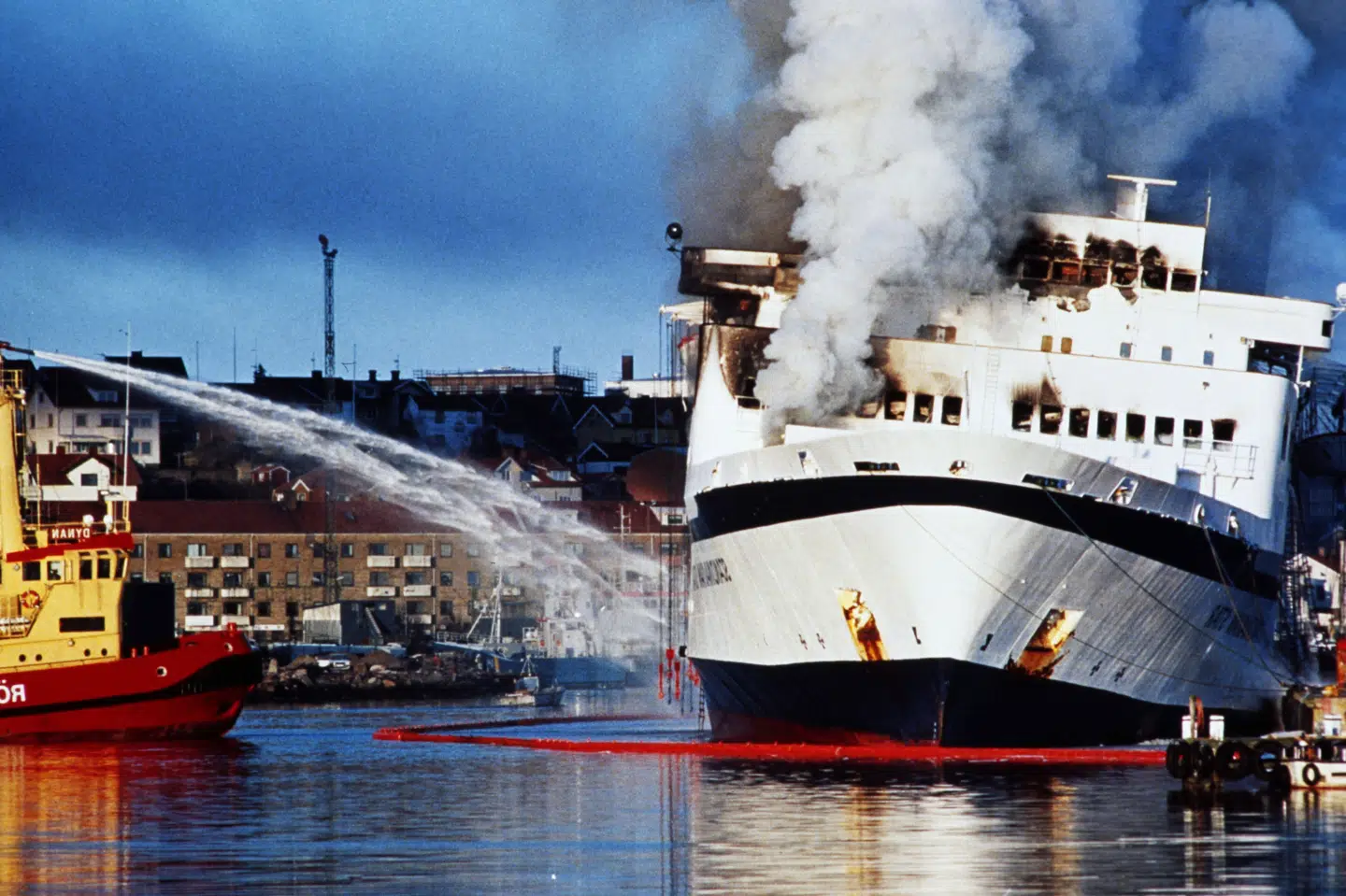 Natten til 7. april 1990 udbrød der brand på passagerskibet "Scandinavian Star", da det var undervejs fra Oslo til Frederikshavn. I alt 159 mennesker mistede livet. En retssag anlagt af nogle af de overlevende og pårørende mod de danske myndigheder er onsdag blevet afgjort af tre dommere i Næstved. (Arkivfoto)