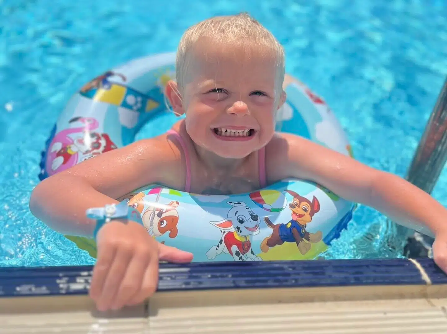 Her ses Silje på fire år under sommerferien sidste år i Alanya.