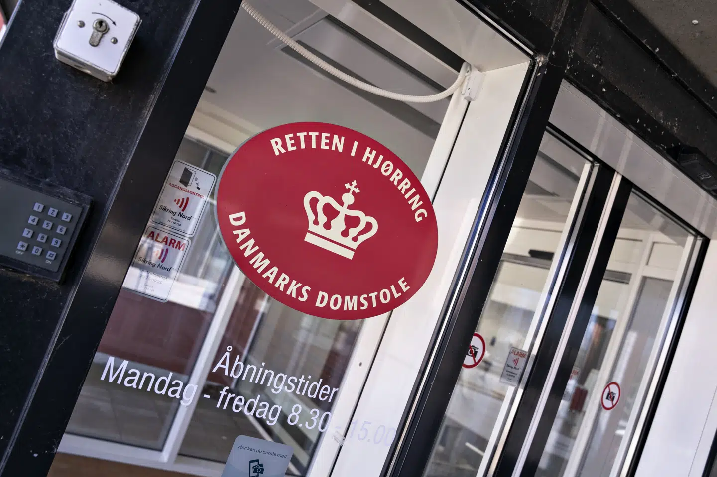 Retten i Hjørring har varetægtsfængslet en mand i 50'erne i fire uger for voldtægt. Ifølge politiet har han fået en kvinde på Filippinerne til at begå seksuelle overgreb. (Arkivfoto).