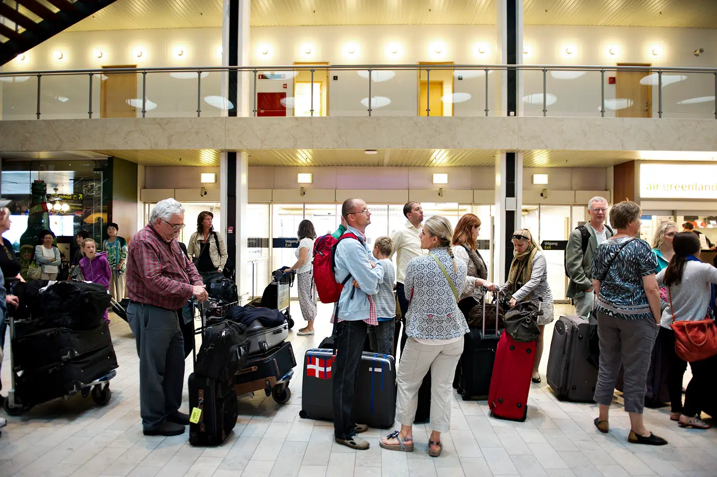 Sommeren står for døren, men flere organisationer vurderer, at massiv mangel på flybrændstof kan stikke en kæp i hjulet for danskernes rejseplaner. Flyselskaberne understreger dog, at der er brændstof nok.