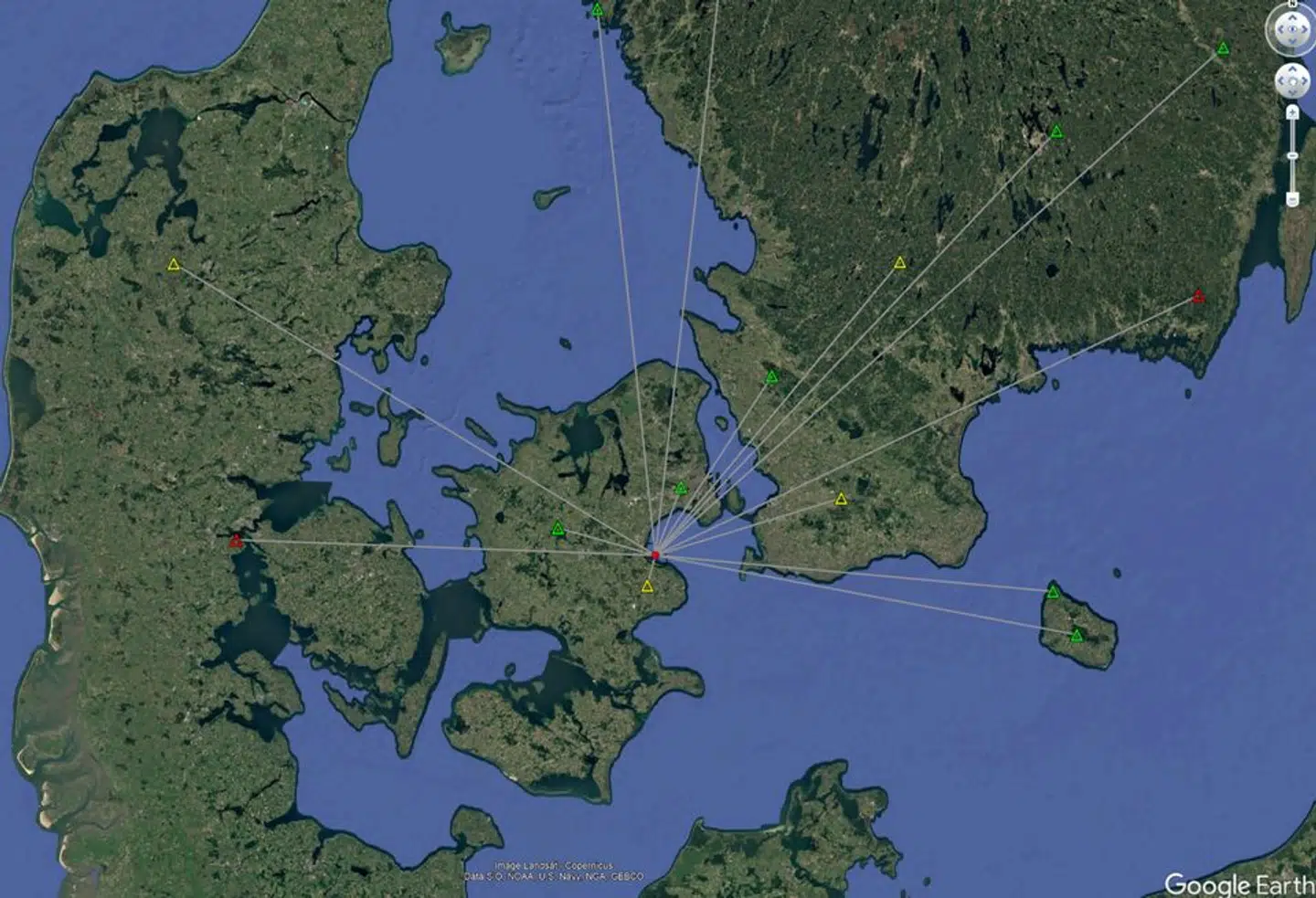 Markering af epicentret samt oversigt over målestationer, hvor rystelserne er registreret.