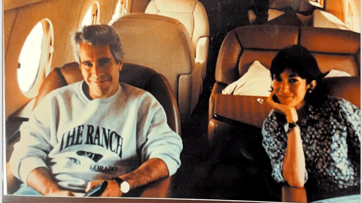 Nadia Marcinko var blandt andet pilot på Epsteins berygtede privatfly kaldet 'Lolita Express.' Her ses han med veninden Ghislaine Maxwell.