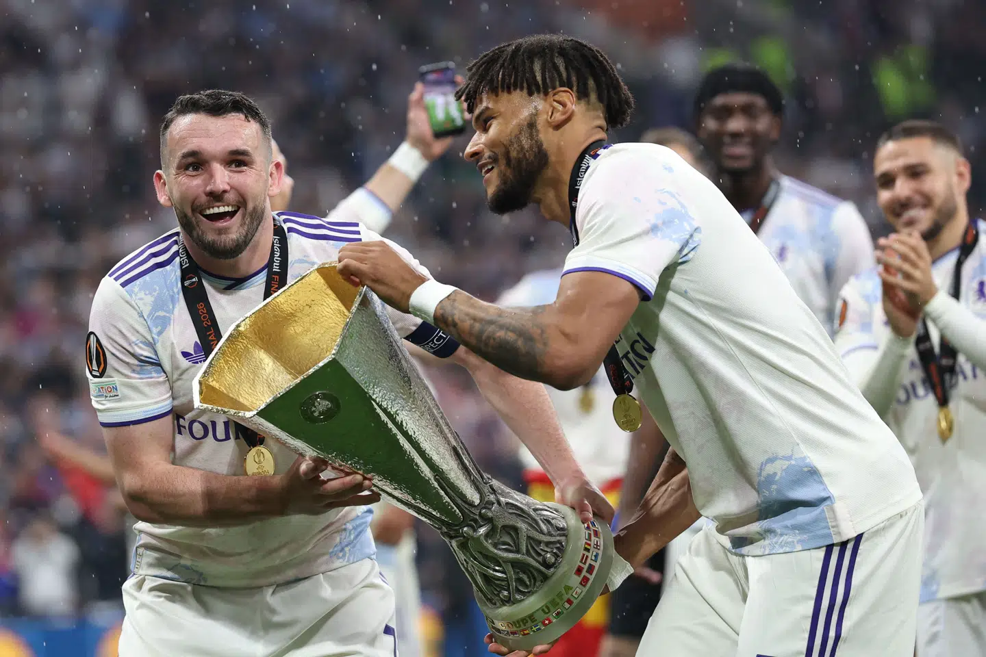 Aston Villas spillere kunne onsdag aften fejre triumfen i Europa League.