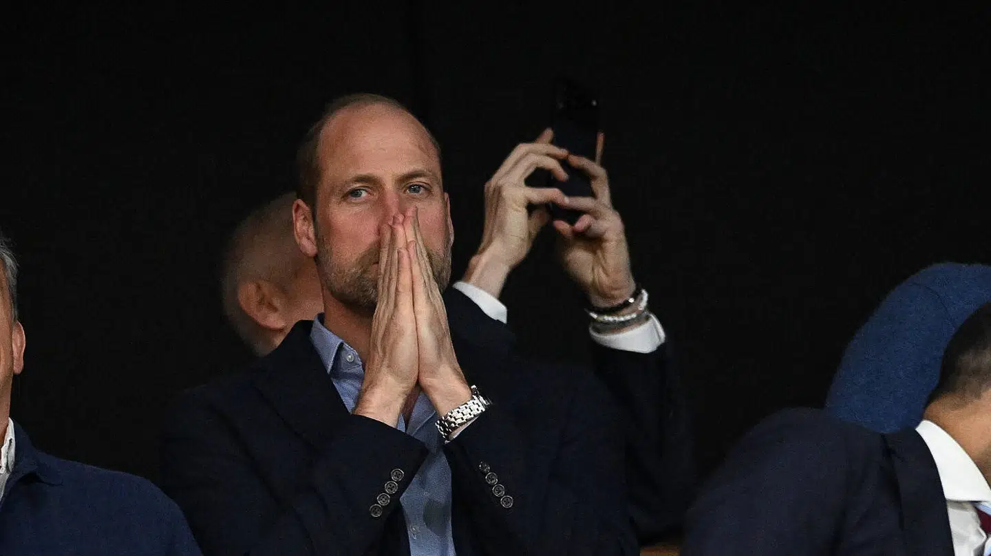 Prins William på lægterne i Istanbul til kampen mellem Aston Villa og Freiburg.