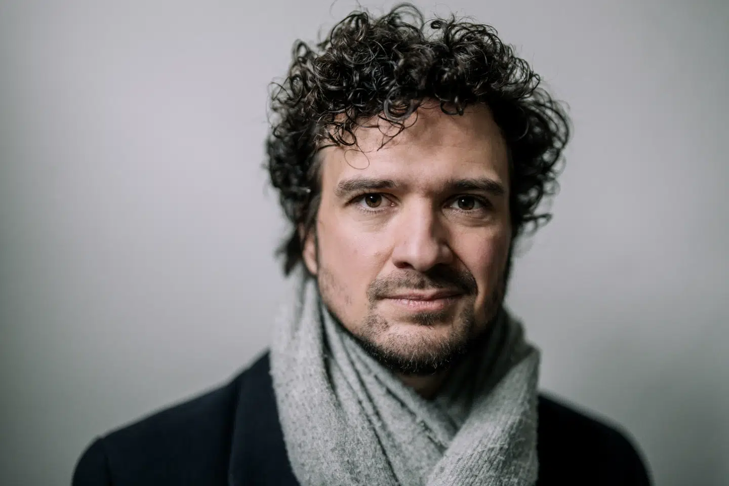 Jeg er stolt af, hvem jeg er, og af min neurodivergente hjerne. Men jeg kan ikke styre andre menneskers fordomme, skriver psykolog Oliver Tonning. Foto: Mathias Svold