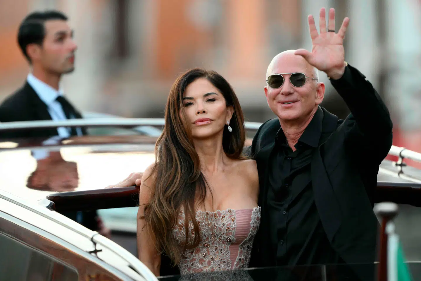 Jeff Bezos er en af verdens rigeste mænd, og hans offentlige image har gennemgået en forandring. Hvad er der sket med Bezos?