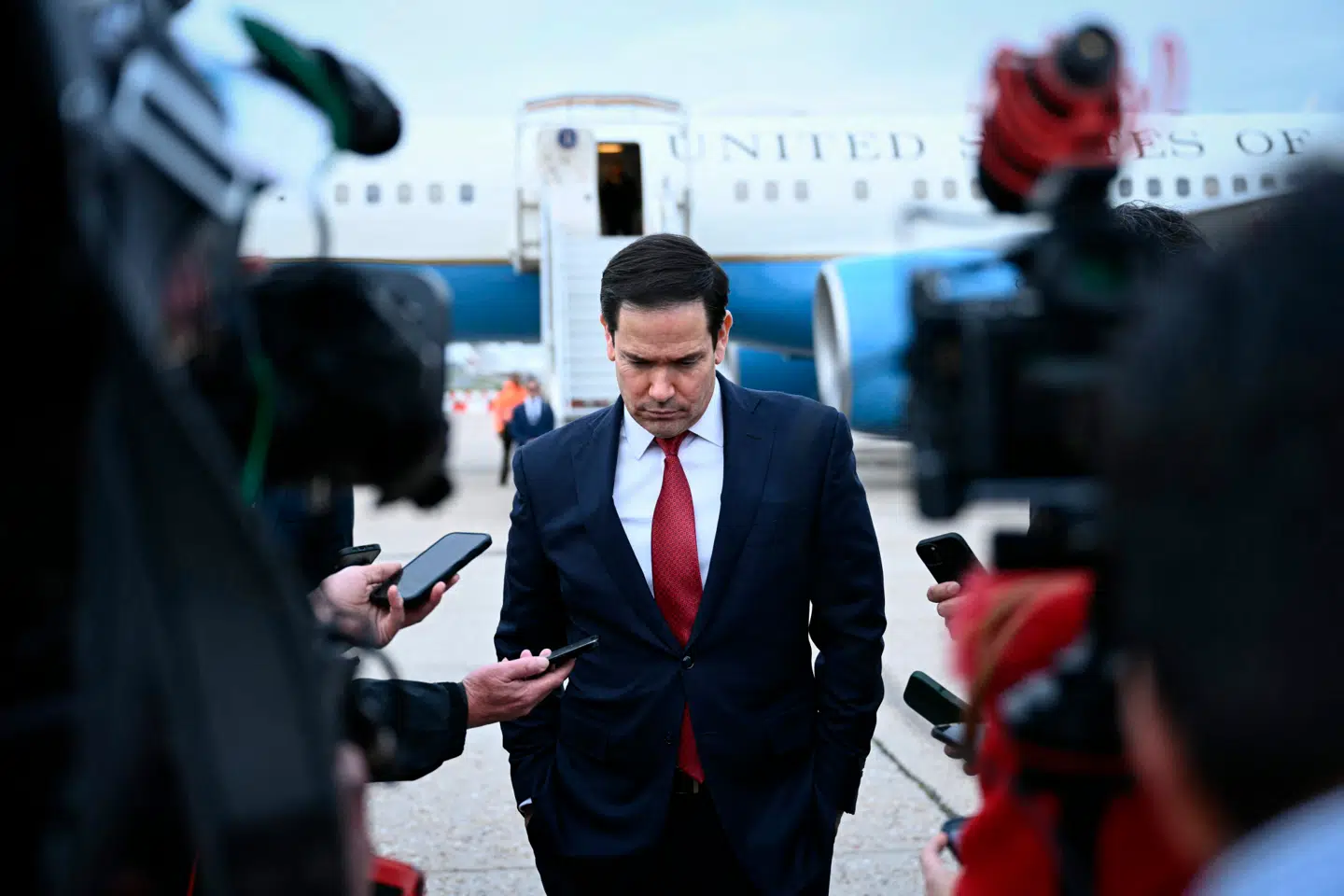 Det er ikke længere en selvfølge, at amerikanske udenrigsministre gæster alliancens udenrigsministermøder. Marco Rubio har før meldt afbud. Men fredag kommer han til Helsingborg i Sverige med en opsang – og en ny melodi.