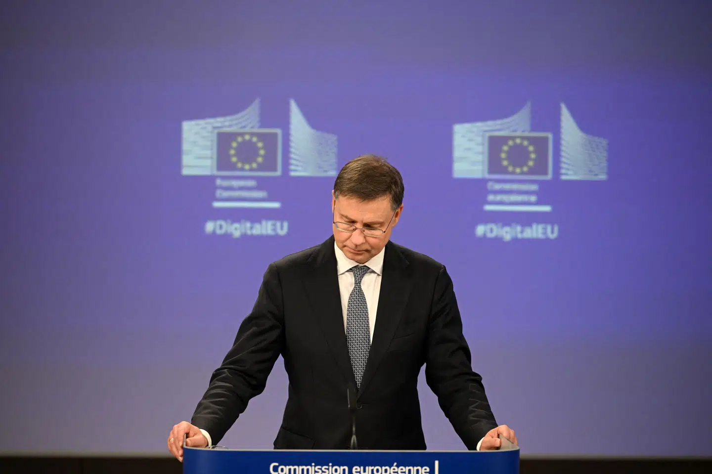 EU's økonomikommissær, Valdis Dombrovskis, præsenterer 19. november en pakke om digitale regler. Torsdag har han fremlagt EU-Kommissionens forårsprognose.