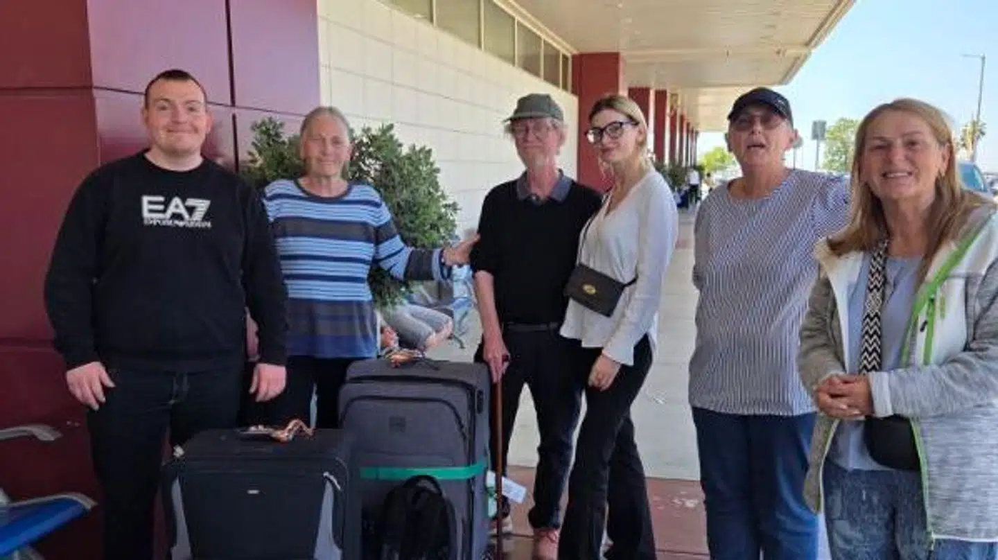 Aino Drachmann og hendes familie venter stadig ude i lufthavnen på Kreta.