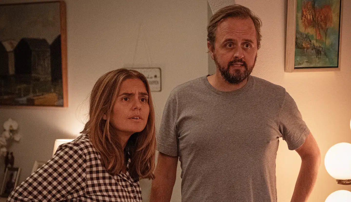 Stephania Potalivo og Magnus Milang gør det fremragende i rollerne som Louise og Mathias.