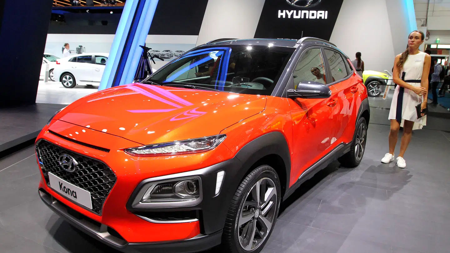 Kvinden blev sidst set i en bordeauxrød Hyundai Kona.