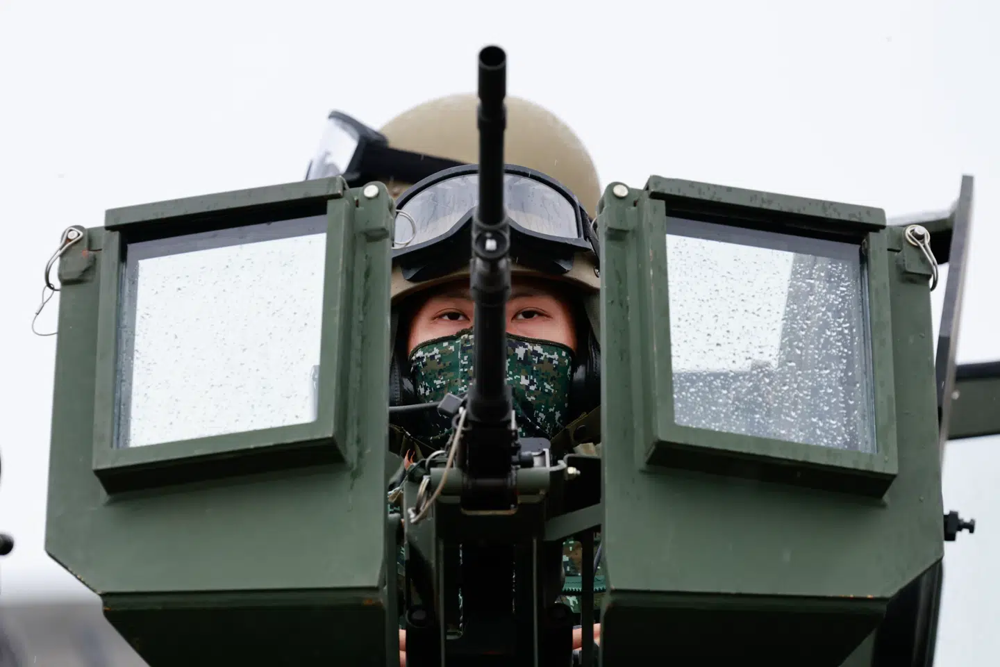 For få måneder siden ankom en række M1A2T-kampvogne som Taiwan har købt af USA. Mange flere våben er på vej. Men nu er leverancen sat på pause, siger flådeminister.
