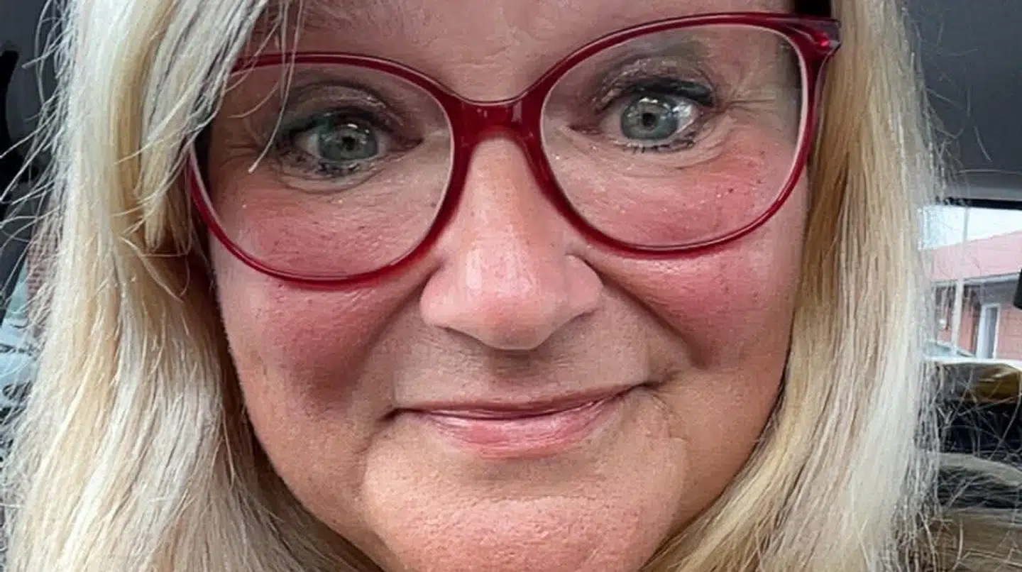 Gerthie Betak Rasmussen er meget forundret over den behandling, hun fik, da hun var indlagt og blev blindtarmsopereret.