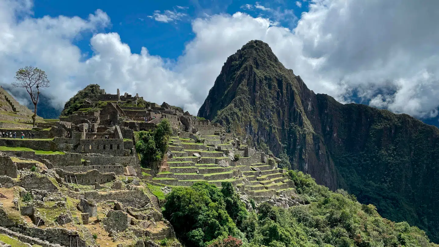 Den legendariske inkaby Machu Picchu i Urubamba-dalen nær andesbyen Cusco i Peru er et velbesøgt sted for turister.