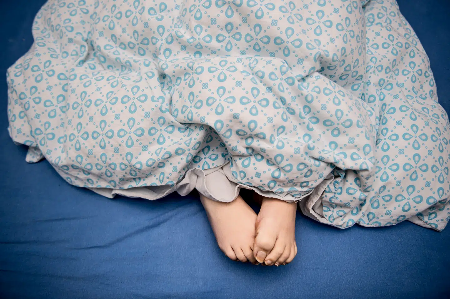 En søvnspecialist har i Berlingske beskrevet, hvordan det at skulle møde klokken otte om morgenen som teenager, for en voksen ville føles som at skulle møde på arbejde klokken fire om morgenen.