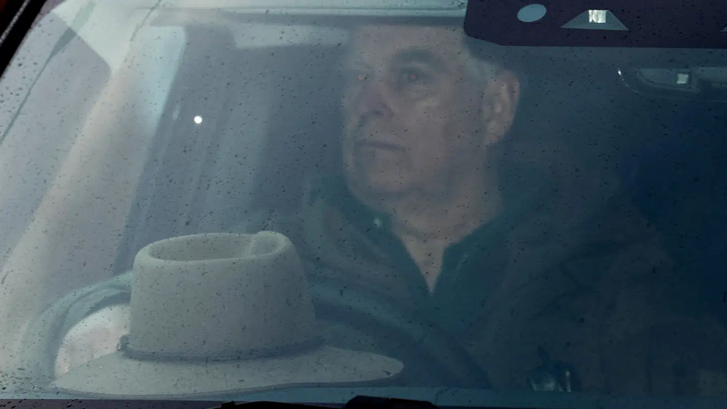 Andrew Mountbatten-Windsor har mistet alle titler efter det tætte forhold til den dømte seksualforbryder Jeffrey Epstein blev afsløret.