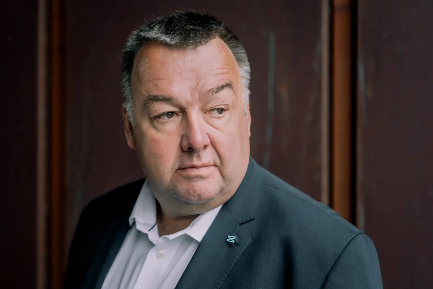 Formanden for Dansk Metal, Claus Jensen, mener, at politikerne bør gribe ind, hvis de omstridte prioritetslån udhuler realkreditsystemet. Dermed går han imod linjen i AL Sydbank, hvor han er næstformand. Her ser man ingen problemer.