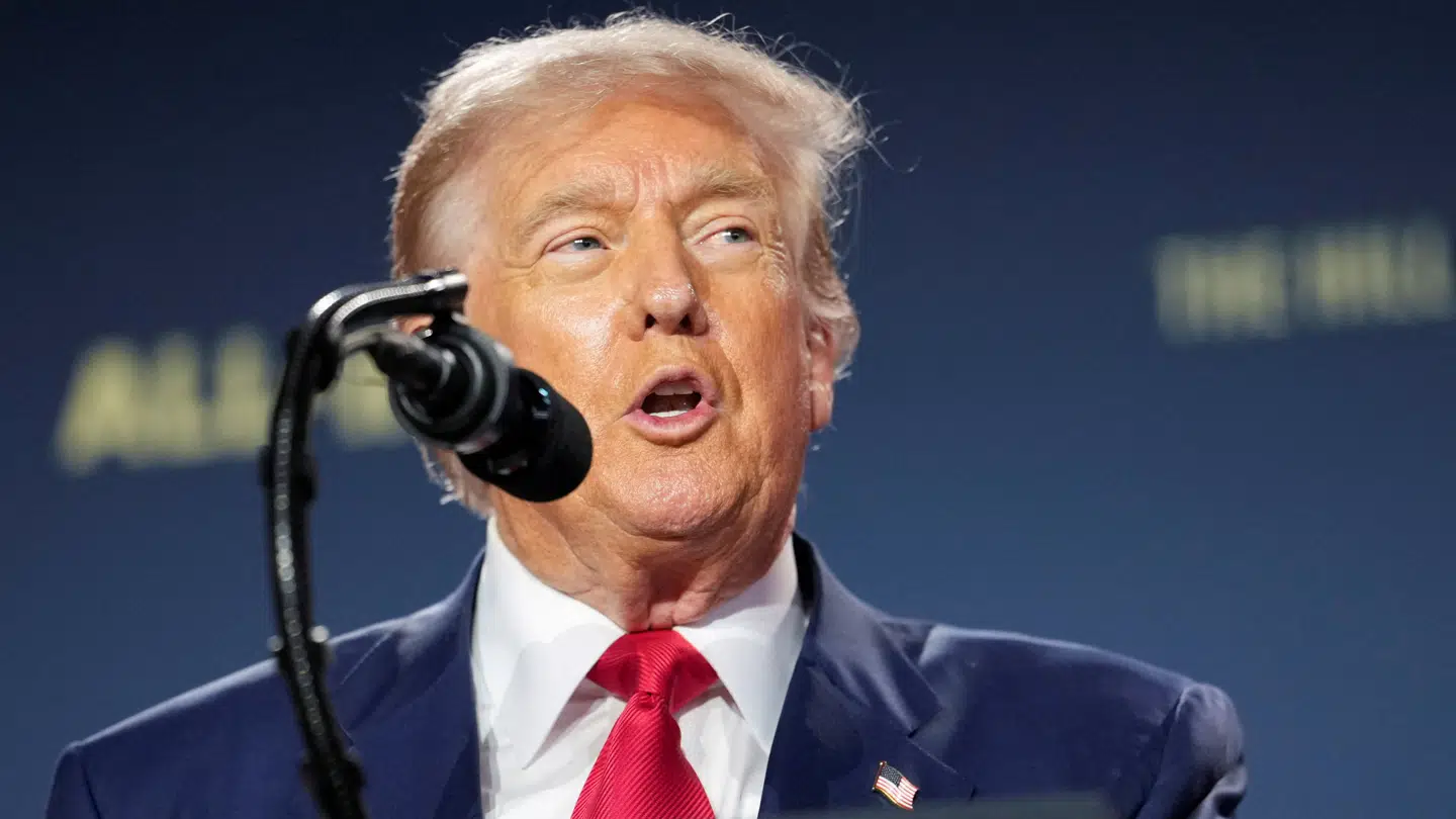 Donald Trump kritiserer blandt andet kandidaterne på sociale medier.