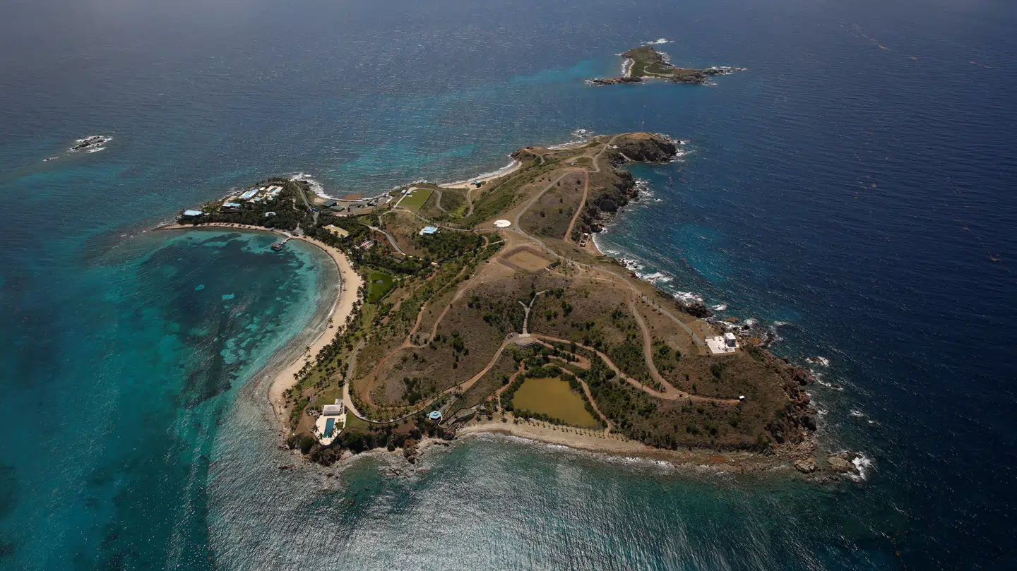Little St. James i Caribien - øen, der i årevis har været synonym med Jeffrey Epstein, magt, penge og mørke hemmeligheder.