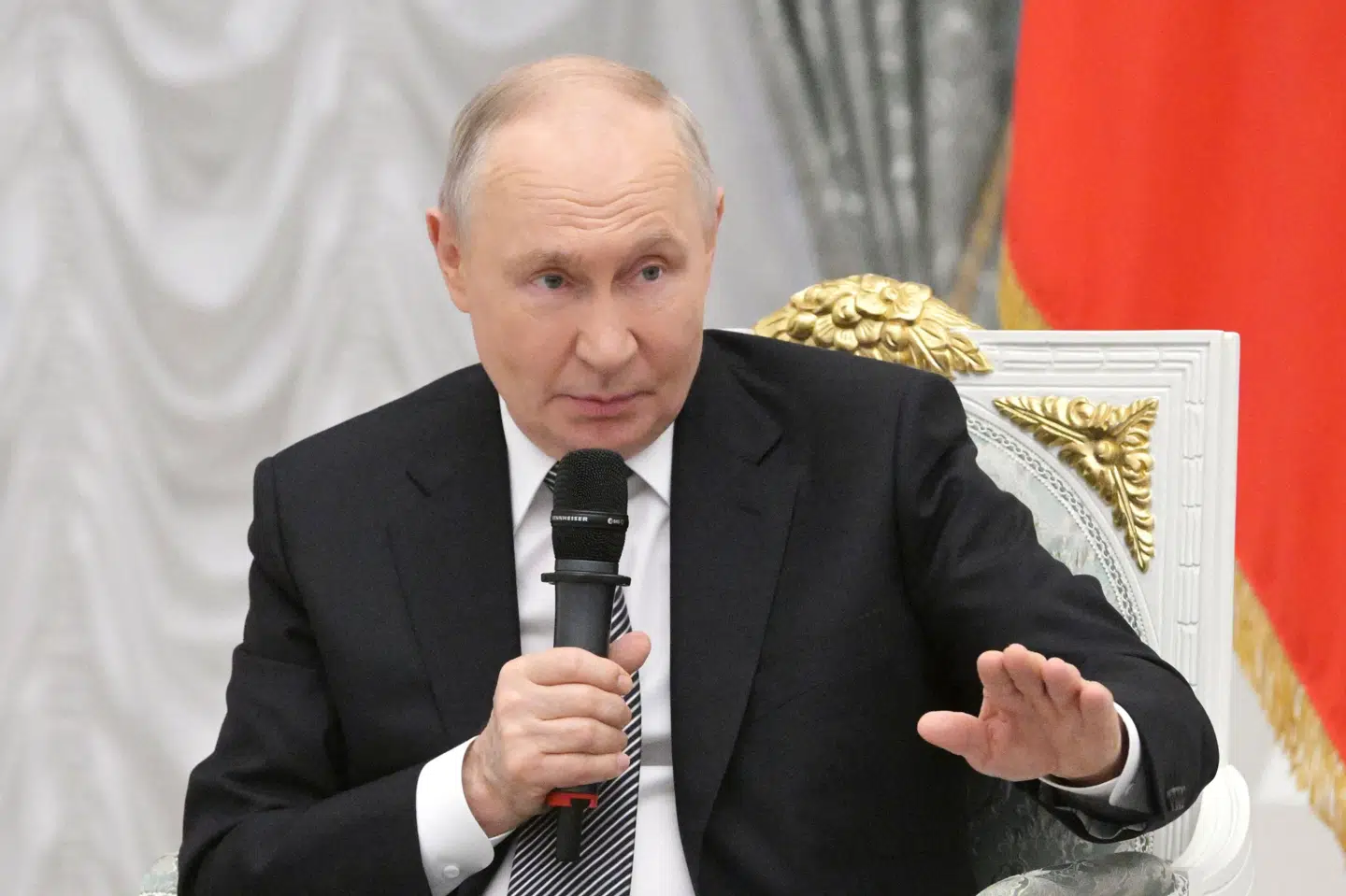 Putin taler fredag under møde med veteraner, hvor han samtidig rettede beskyldninger mod Ukraine.