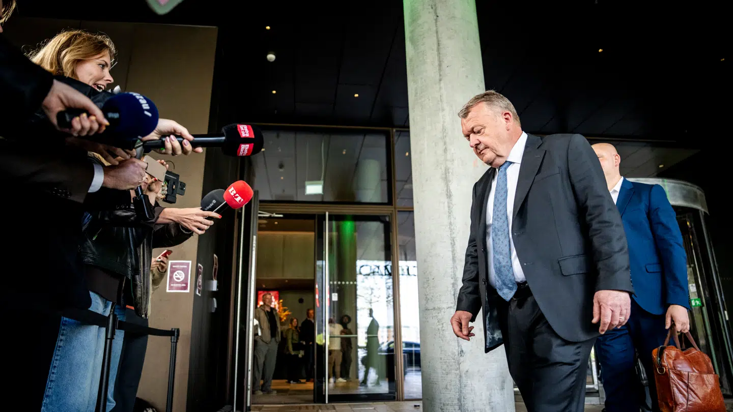 Lars Løkke Rasmussen meddeler pressen, at han ikke vil have en borgerlig regering. Det er noget en deroute for den tidligere statsminister og formand for Venstre. Det mener B.T.s debatredaktør, Joachim B. Olsen.