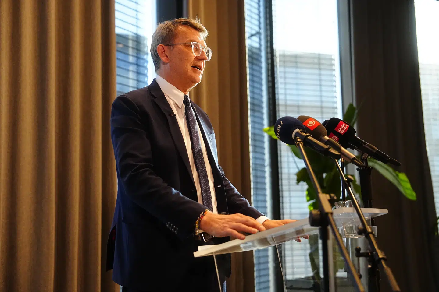 Kongelig undersøger Troels Lund Poulsen (V) holder pressemøde efter regeringsforhandlingerne på Hotel Scandic Spectrum i København fredag.